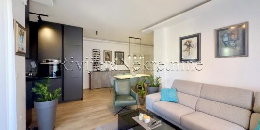 For sale furnished three-bedroom apartment in Dobrota Kotor