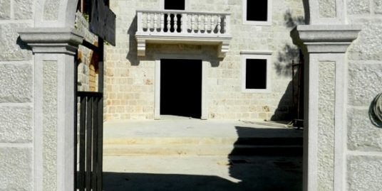 Front line Villa with garden Dobrota, Kotor