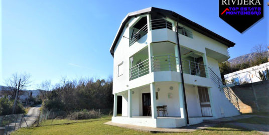 Large house in Zelenika, Herceg Novi